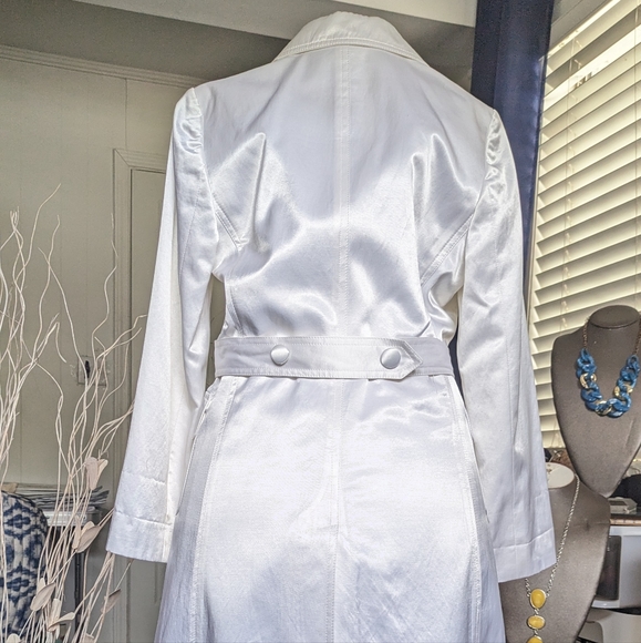 Banana Republic White Satin Trench Coat - Picture 3 of 5